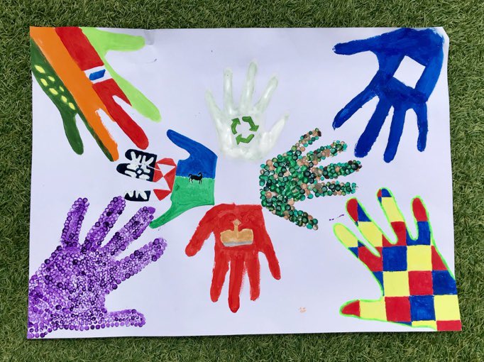 Busyli33ie's tweet photo. Coming soon to our social media & websites #PrimarySchoolArtProject #Exhibition #HelpfulHands #paintings #designs #photography @GoCreateTaunton @LiveTaunton A few amazing examples from Y6 @BishopHen1974 https://t.co/3djobWXOrT