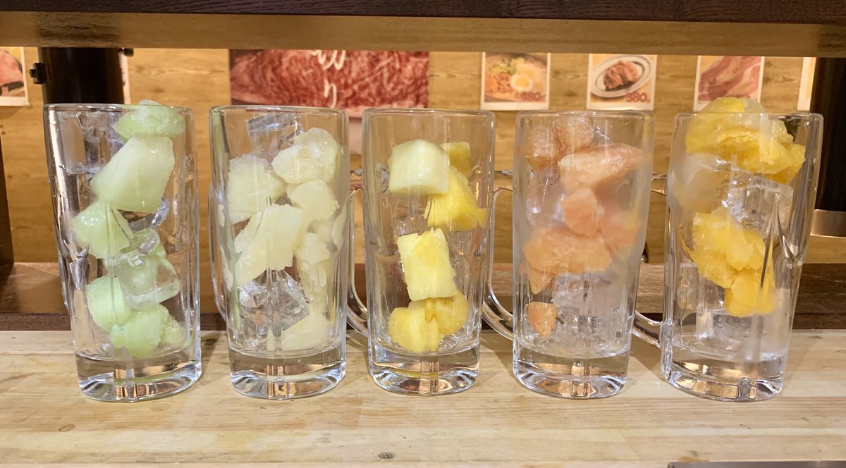 レモンサワー飲み放題60分500円をご注文のお客様は、
+100円〜200円で7種類のフルーツトッピングが可能です😍
・いちご　
・パイナップル　
・キウイ
・ピンクグレープフルーツ
・スイカ
・ごろごろレモン
・タワーレモン
☝️味変！☝️インスタ映え！☝️盛り上がる！😜
気になる方はぜひ一度お試しあれ！