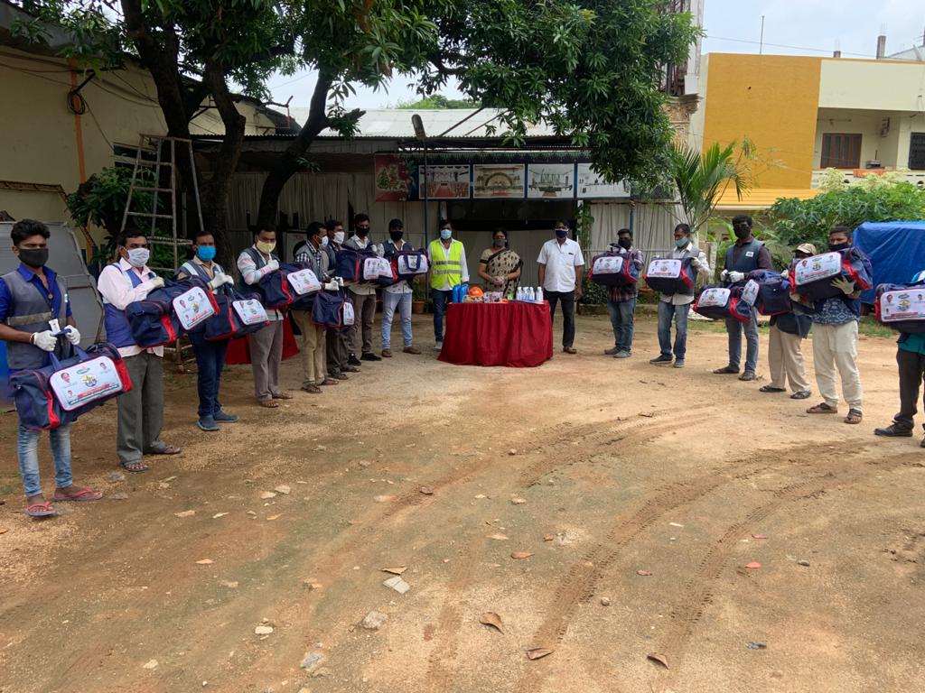KSRIDEVI136DIV's tweet photo. Today Distributed PPE kits to Entomology staff of Neredmet Division. https://t.co/siu9mMsqBR
