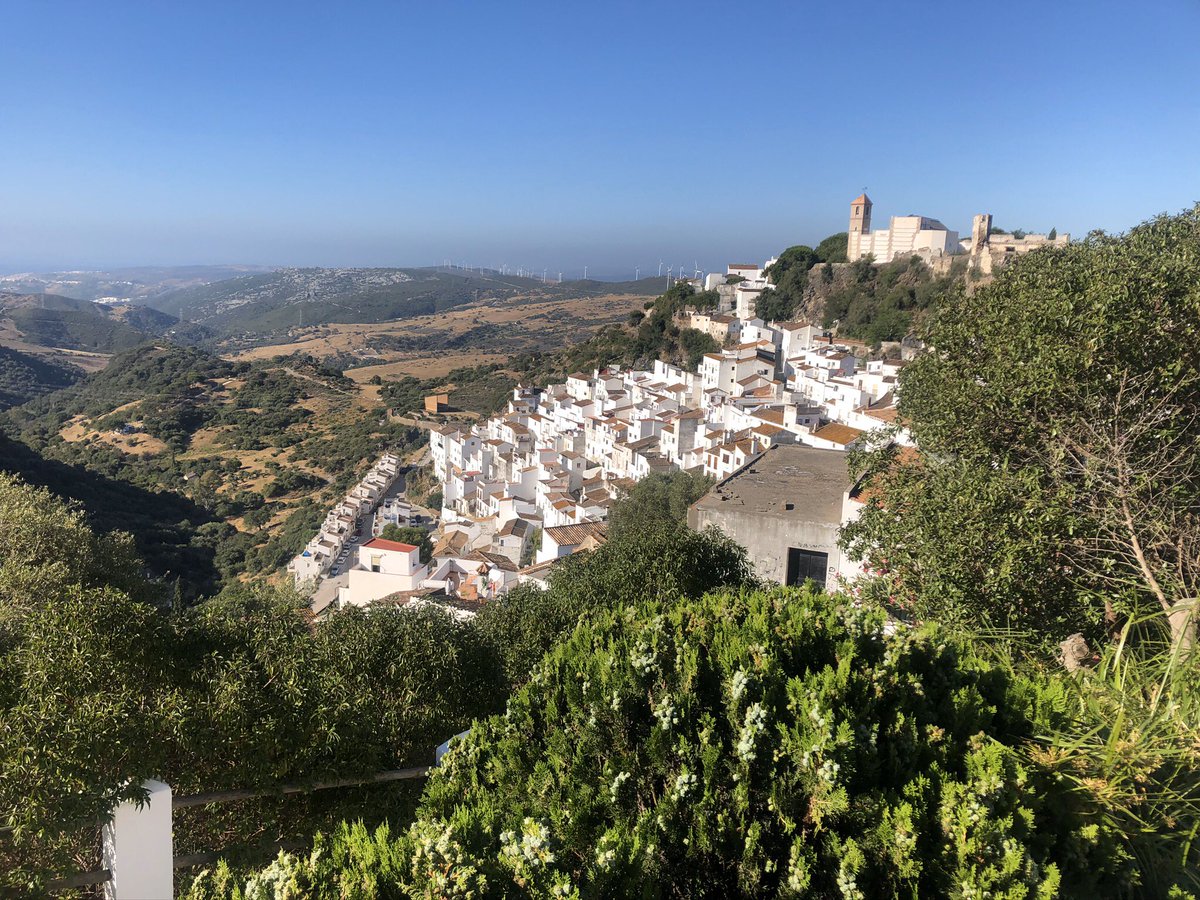 Beautiful Spanish white washed village just 8 miles inland from the coast provides a welcome water break after a 45 minute climb/ride on your bike #casares  #rideyourbike #spain #skiinstructorlife #sportsmassagetherapist #cycling #roadbiking
