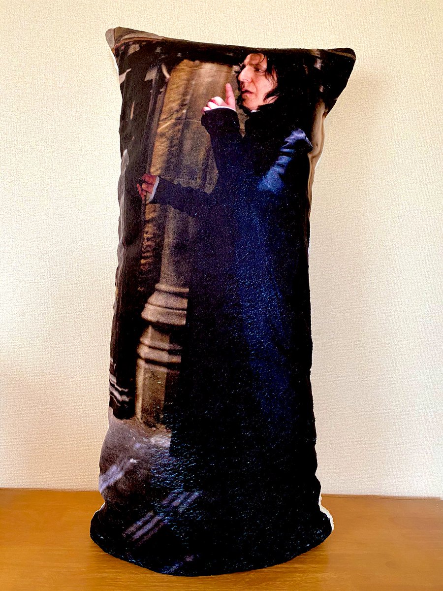 ようやくスネイプ先生クッション完成しました。110×50㌢😊抱き締め