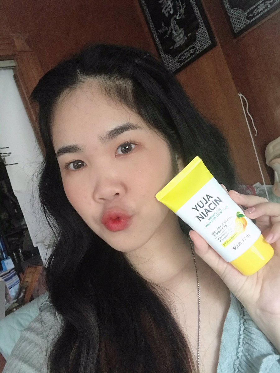 mhauyypcr's tweet photo. กันแดด some by mi  Yuja Niacin 🍋✨ มีกลิ่นส้มอ่อนๆ เป็นกันแดดที่เป็นโทนอัพด้วยทาแล้วจะปรับสีผิวให้ขาวขึ้นมาระดับนึงนะงับมี Spf50+ pa++++ กันแดดได้ดีมากๆเนื้อบางเบาไม่เหนียวหน้าเลยให้มา50ml. จุใจมาก💛 #ไว้รีวิวห้ามขายของโว้ยย #howtobeauty #ใช้จริงรีวิวจริง https://t.co/p56an6xKBb