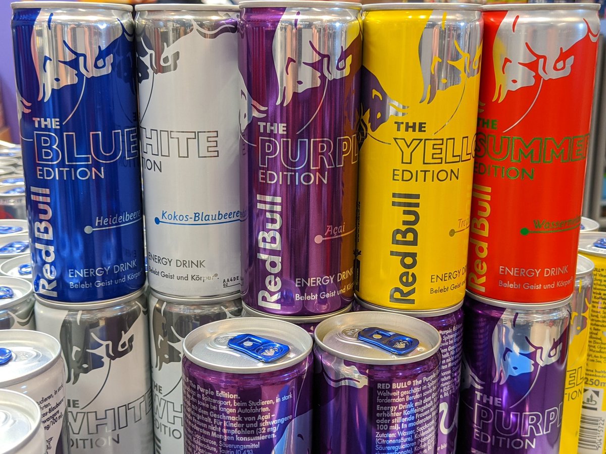 #Zuckerwasser
Wenn wir als Kinder in den 1980ern mal was besonders süßes trinken wollten, haben wir uns einen gehäuften Teelöffel Zucker in 250ml Leitungswasser aufgelöst. 
(Ca. 4g Zucker).

Hier: Eine Dose RedBull 250ml = 27,5 Gramm Zucker! 😳