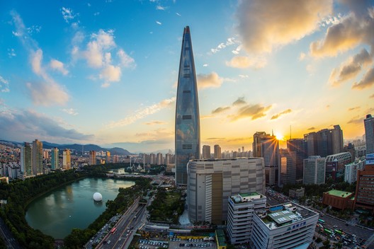 5. Lotte World TowerLocation: SeoulHeight: 1,819 ft (554.5 m)Floors: 123Architects: Kohn Pedersen Fox Associates (KPF)Building Function: Hotel, Office, Residential, RetailCompletion: 2017