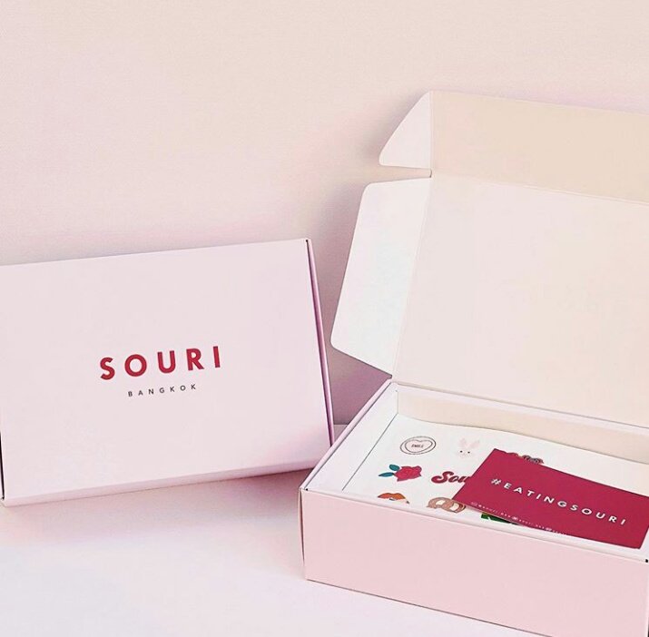 winglobalfc's tweet photo. Beautiful macarons are one of the current ‘sweet’ crazes— Make a batch, put them in a pretty box tied up with ribbon, and give them to a friend as a dazzling gift. But with SOURI's signature box, there's no need for more decorations!No need to wait, Grab yours now!

#eatingsouri https://t.co/9YnPVC4J44