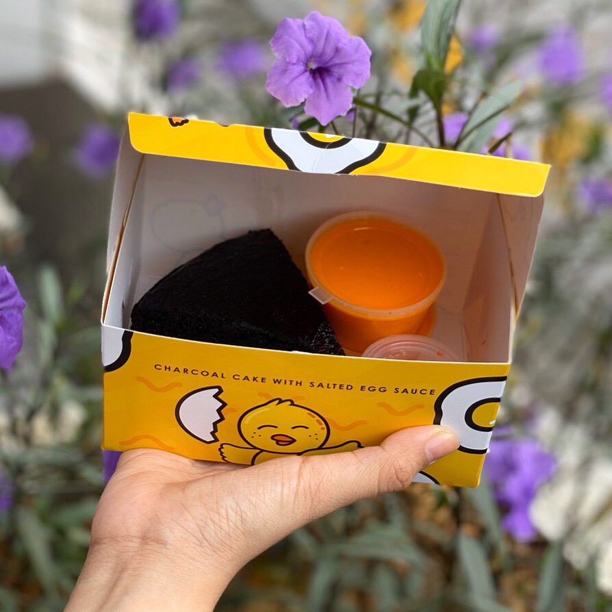 absolutchoc's tweet photo. MASA YANG DITUNGGU-TUNGGU TELAH TIBA! Introducing Salted Egg Charcoal cake SLICES !!! Limited Time only !!

Mungkin ramai yang nak try Salted Egg cake #absolutchocolat tapi tak nak yang whole cake kan? Jom try yang SLICE pulak! 

Apa lagi, JOM Retweet! 😍 https://t.co/wvgx23Ip53