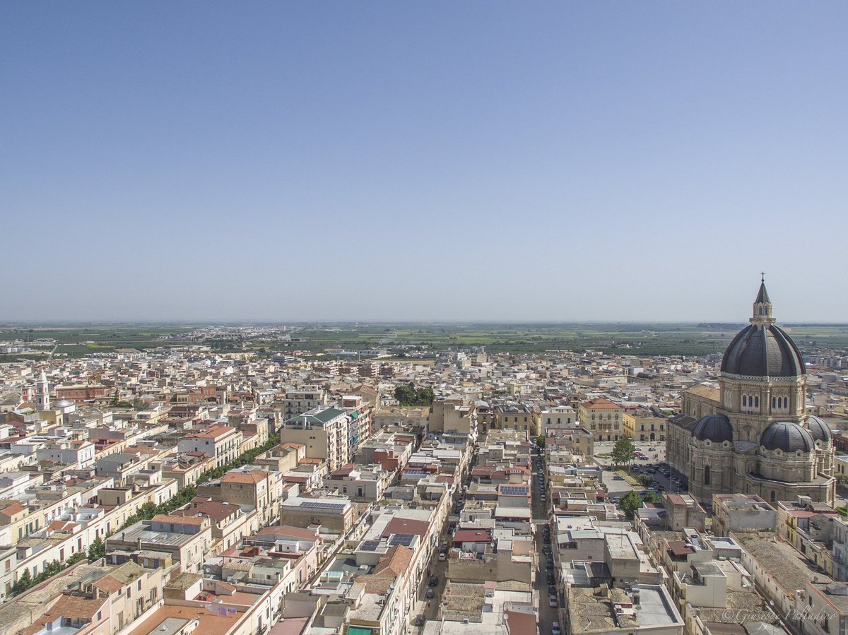 Cerignola col suo possente #Duomo

#giuseppepalladino #regionepuglia #djiphantom3 #gius01pal #cerignola #djiphantom #dji #tavoliere