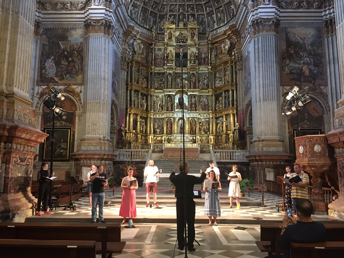 Unbelievably, we have arrived in Granada and are rehearsing now for today’s concert at the Monasterio de San Jerónimo. Our first concert since March, it’s going to be emotional to say the least. 
.
All singers are 2 metres apart, with the exception of those who live together.