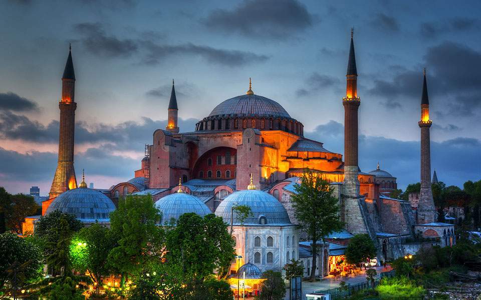 Timurid_Mughal's tweet photo. Conversion of Hagia Sofia in history :

* Byzantine Christian Cathedral (537–1054)

* Greek Orthodox Cathedral (1054–1204)

* Roman Catholic Cathedral (1204–1261)

* Greek Orthodox Cathedral (1261–1453)

* Mosque (1453–1931)

* Museum (1935–2020)

* Mosque (2020) https://t.co/VkJSZrK4K3