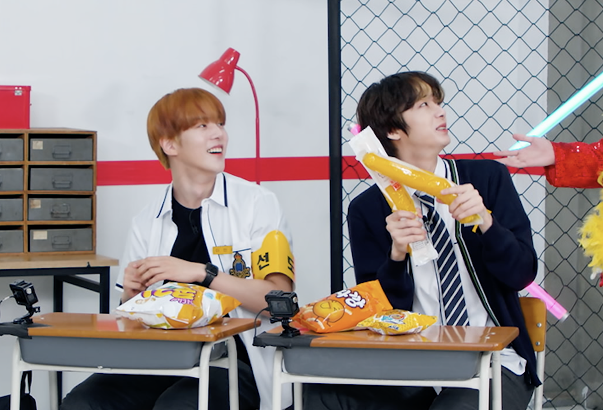 dingo_official's tweet photo. [#딩고봇] 제 2의 임영웅을 꿈꾼다는 트로트계의 샛별🌟 몬엑반 주헌이의 저세상 아모르파티ㅋㅋㅋㅋㅋㅋ🤣🤣 미친 텐션 풀버전으로 보러가자구~~!!🕺🎶
@OfficialMonstaX @uplusidollive
 
>> 딩고스쿨_몬스타엑스 (MONSTA X) 비하인드✨
https://t.co/XswAdcBeEn

#딩고 #dingo
#몬스타엑스 #MONSTAX https://t.co/GipvNFyqZl