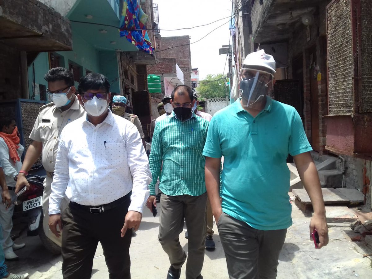 firozabaddm's tweet photo. आज शहर में क्षेत्रीय भ्रमण कर शासन के निर्देशानुसार लॉक डाउन का अनुपालन सुनिश्चित कराते हुए #StayHome @PMOIndia  
@myogiadityanath @CMOfficeUP @UPGovt @ShishirGoUP 
@MotisinghU @ashishMib @News18UP @InfoDeptUP https://t.co/VWx5SLw5EH
