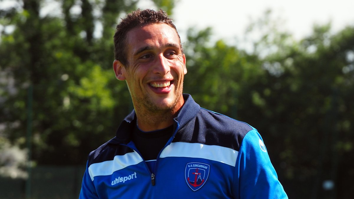 NEWSOUEST's tweet photo. Le capitaine monte à l'abordage d'une 13ème saison, sous le maillot thonier. #National. Football. https://t.co/35o2ZE6D8W https://t.co/KYg4rr1diQ