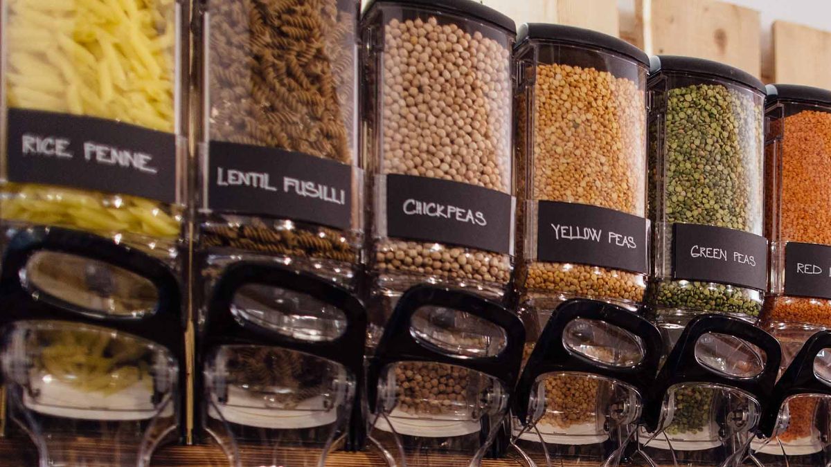 HowToWasteLess's tweet photo. Joining in with #PlasticFreeJuly? Zero waste stores are a great way cut down on your single-use packaging. To get you started here’s a directory of #zerowaste and #refill shops across Scotland… https://t.co/Quy2yKfL7X   
#HowToWasteLess https://t.co/rVV0eOyv0U