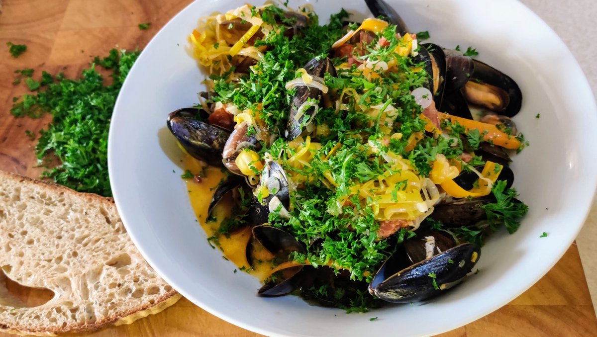HungryThree's tweet photo. Killary mussels are produced locally and are delivered to wholesalers and restaurants across Ireland. Seeing the mussel beds, after a visit to Misunderstood Heron inspired me to pick some up. #mussels #musselsrecipe #wildatlanticway #galway #galwayfood #irishfood #ireland https://t.co/mughtN4BkN