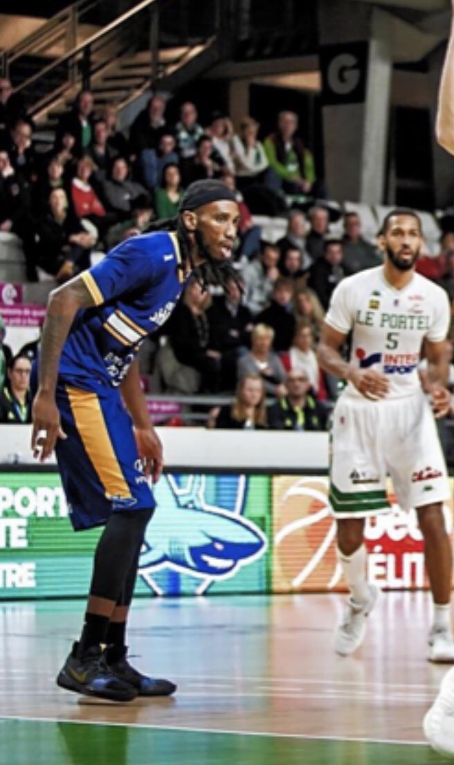 ESSMPortel_news's tweet photo. 👏🏼 À une époque où la fidélité joueur / club se fait de plus en plus rare, quelques duos font preuve d'exception comme peut l'être Benoit #Mangin chez nous.

@ESSMPortel_news souhaite féliciter @BlueZay24 pour ses 8 années passées en #LNB chez les @SharksAntibes.
 
#CongratsTim🦈 https://t.co/5W8xIfTn4v