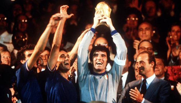 emabucci's tweet photo. #accaddeoggi nel 1982
🇮🇹 Il trionfo più esaltante di sempre: 11 luglio 1982, al Santiago Bernabeu di Madrid nella finale contro la Germania Ovest, l'Italia di Bearzot diventava Campione del Mondo per la terza volta. https://t.co/P7DEfVA6LX