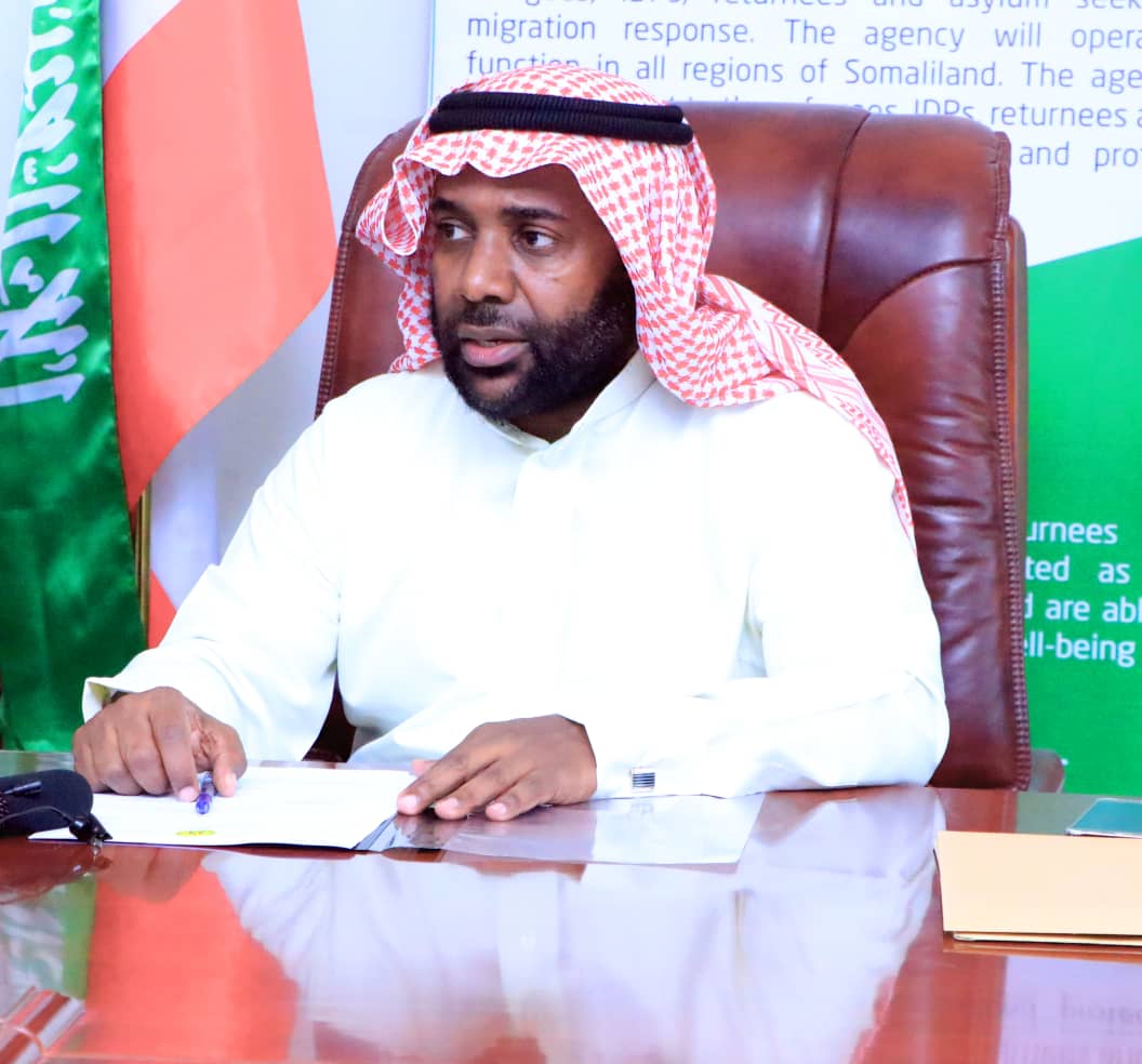 NDRASOMALILAND's tweet photo. The Chairman of the National Displacement and Refugee Agency(NDRA) Mr.Abdikarim Ahmed Mohamed (Hinif) and the Assistant Manager of Africa Office of @KSRelief Mr.Yusuf Al-Bulushi have signed a bilateral Agreement, in regard of cooperation and collaboration between NDRA &amp; @KSRelief https://t.co/bEEi0MtSzc