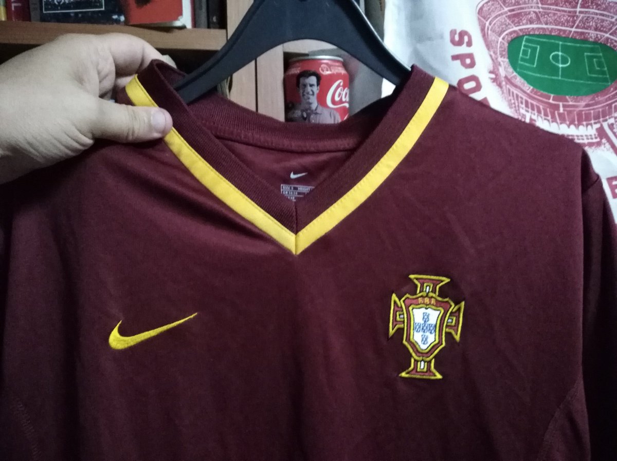 melgamike's tweet photo. Outro em que podíamos ter sido campeões e até ficava se calhar melhor foi no #euro2000, não? #QuarantineFootballShirts #homeshirts #footballshirts https://t.co/BxfPx9eb4m