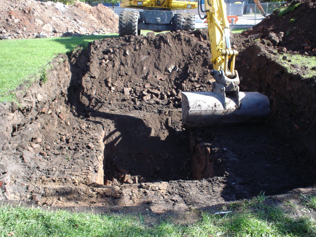 (6/6) These could be the very first pieces of grass being cut for the Chavasse Park part of  #Liverpool One!