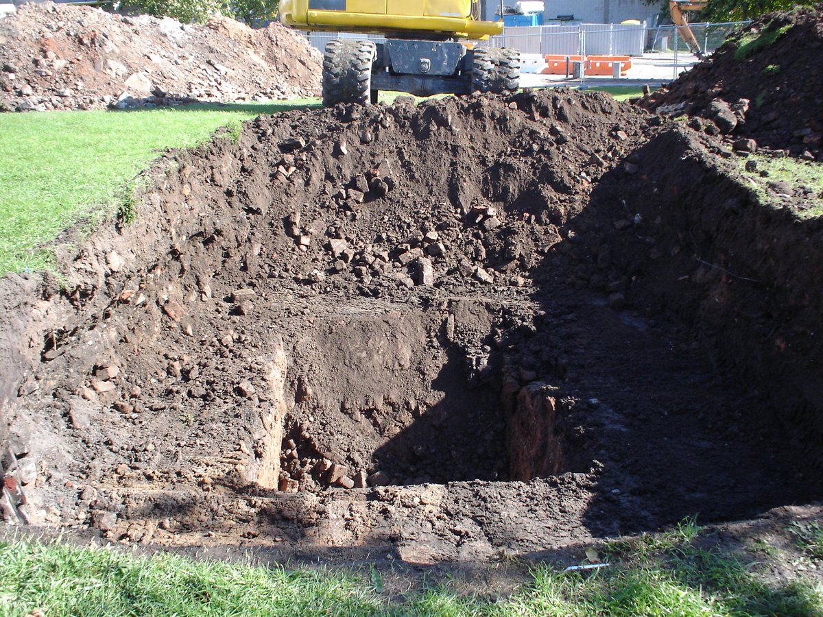 (6/6) These could be the very first pieces of grass being cut for the Chavasse Park part of  #Liverpool One!