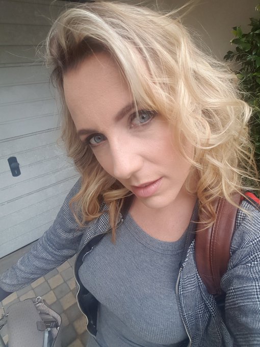 Tournage fini, retour &agrave; la maison ! Direction le 🚄 !!   #morning #endmovies #GoHome #TRAIN https://t<a href="/tag/train"class="tags"><span>#train</span></a><a href="/tag/morning"class="tags"><span>#morning</span></a><a href="/tag/gohome"class="tags"><span>#gohome</span></a><a href="/tag/endmovies"class="tags"><span>#endmovies</span></a>