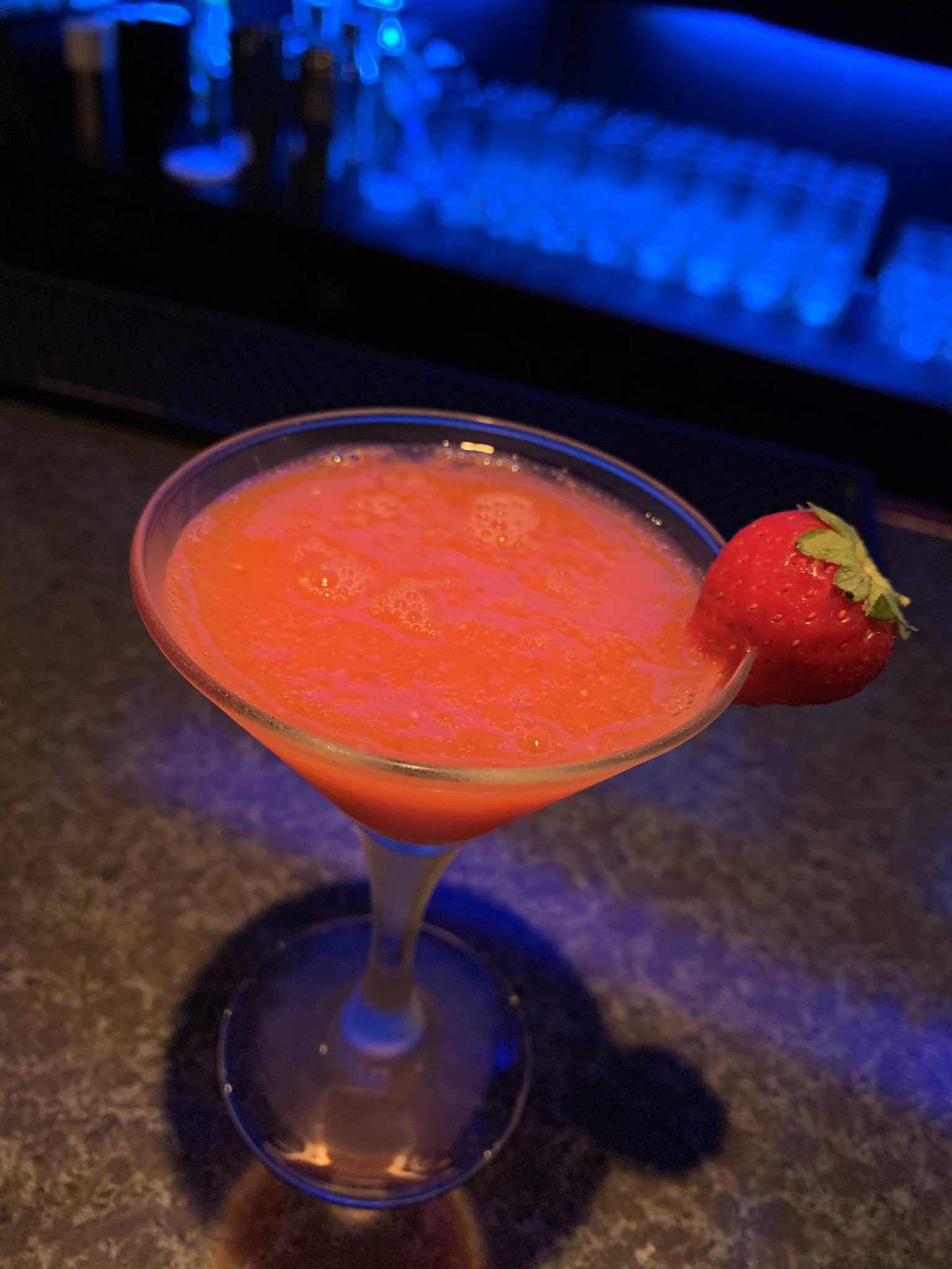 Bar Legend バーレジェンド Strawberry Daiquiri ストロベリーダイキリ ラムベースの代表的なカクテル ダイキリ に苺を入れた甘ざっぱりとした暑い日にピッタリのショートカクテルです 是非ご賞味ください 本日も営業始めます Bar バー バー