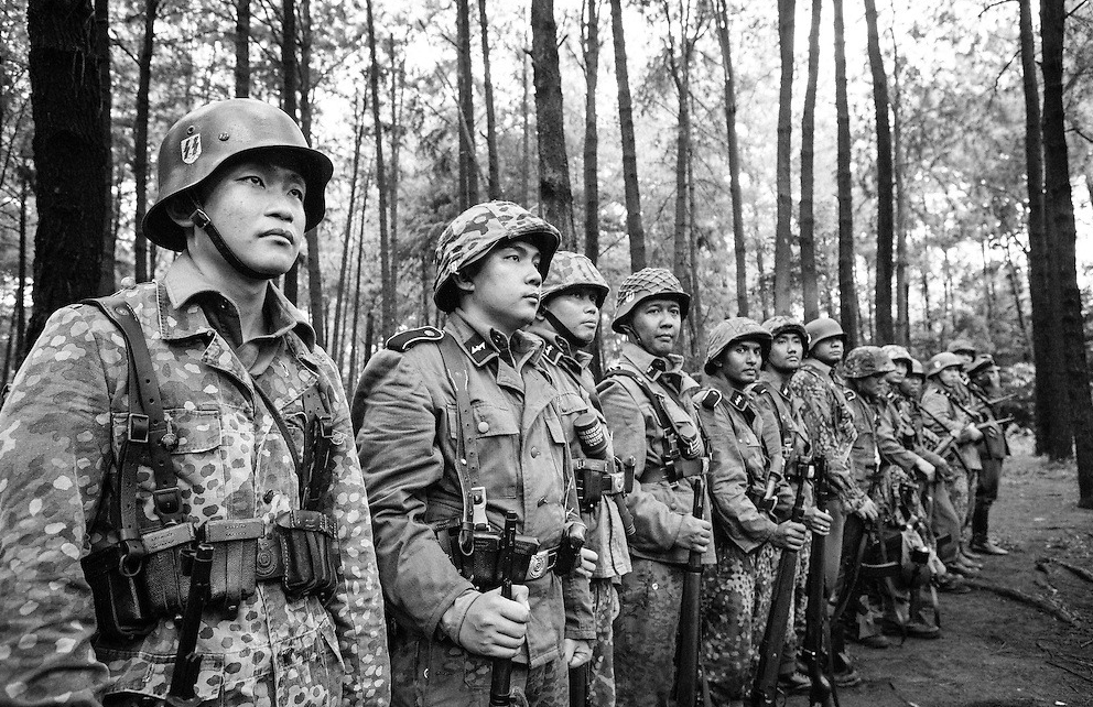 URMBerserker's tweet photo. What a beautiful re-enactment!
Indonesian men dressed up as German Waffen-SS soldiers stand in formation during a gathering of re-enactment enthusiasts in Cibubur, East Jakarta, Indonesia. https://t.co/8Z0SM1APrJ