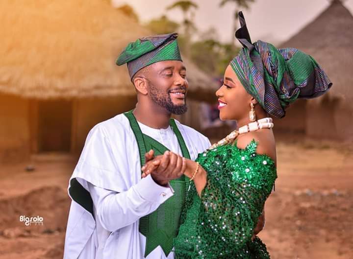 Saturdays are for Weddings!!!not EntanglementsWe take a brief look at the Traditional wedding rites of the IGEDE people.THE ENGAGEMENTThe groom visits the bride accompanied friends. The soon to be couple are to dress in transparent...1/9 #BenueTwitter
