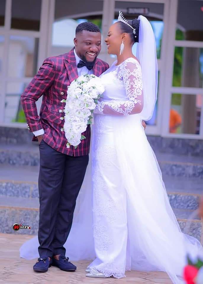 Saturdays are for Weddings!!!not EntanglementsWe take a brief look at the Traditional wedding rites of the IGEDE people.THE ENGAGEMENTThe groom visits the bride accompanied friends. The soon to be couple are to dress in transparent...1/9 #BenueTwitter