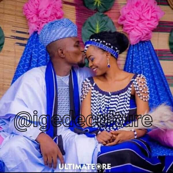 A mediator "Oleru" is contracted by the bride's parent, usually a man whom all demand can be channelled to.Bride price in Igede is called, "Echwuotaba". It has no fixed amount and can be paid installmentally.The bride price is complete when 12 brass bars is provided.4/9