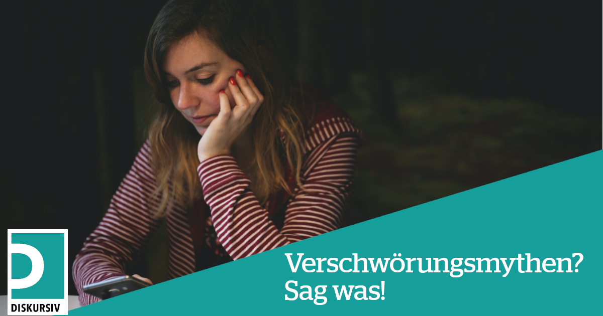 kleinerfuenf's tweet photo. Deine Cousine schickt Videos mit wilden Behauptungen? Der Kollege teilt bei WhatsApp Verschwörungsmythen?

Wir erkennen Muster. Rechtspopulist*innen z.B. konstruieren den Gegensatz: “Wir/die Guten” gegen “die Bösen/die Eliten”. Unsere Tipps aus dem Buch "Sag was!" können helfen. https://t.co/0HaM4qR9kV