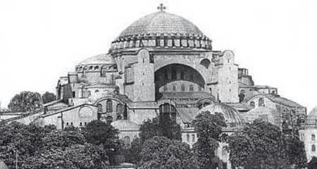 पुढे घुमट अधिक सुरक्षित करण्यासाठी पावले उचलली गेली. ९८९ व १३४६ मध्ये या घुमटाचा काही भाग कोसळला. इतिहासात बर्‍याच वेळा त्याचे घुमट कोसळले होते आणि नंतर वजनाने हलके असलेल्या सामग्रीसह त्याचे पुन्हा बांधकाम केले गेले. कित्येक वर्ष ही जगातील सर्वात मोठे घुमट असलेली वास्तू होती.