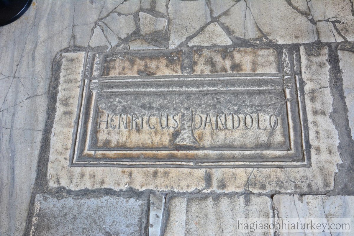 या आक्रमनात मृत पावलेला सेनापती एनरिको डॅन्डोलोचे थडगे आया सोफियाच्या आत आहे. हा हिंसक झटका असूनही, आया सोफिया १४५३पर्यंत चर्च म्हणून कार्यरत होती. काॅन्स्टॅन्टिनोपलवर तुर्कांच्या विजयापुर्वी आया सोफीयाच्या घुमटाला तडे गेले,तेव्हा बायझंटाईन सम्राटाने आॅट्टोमन सम्राट सुलतान मुराद२