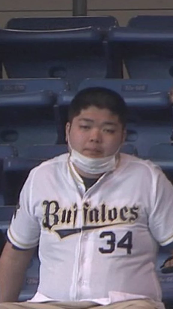 @mg1live こっち見てて草 