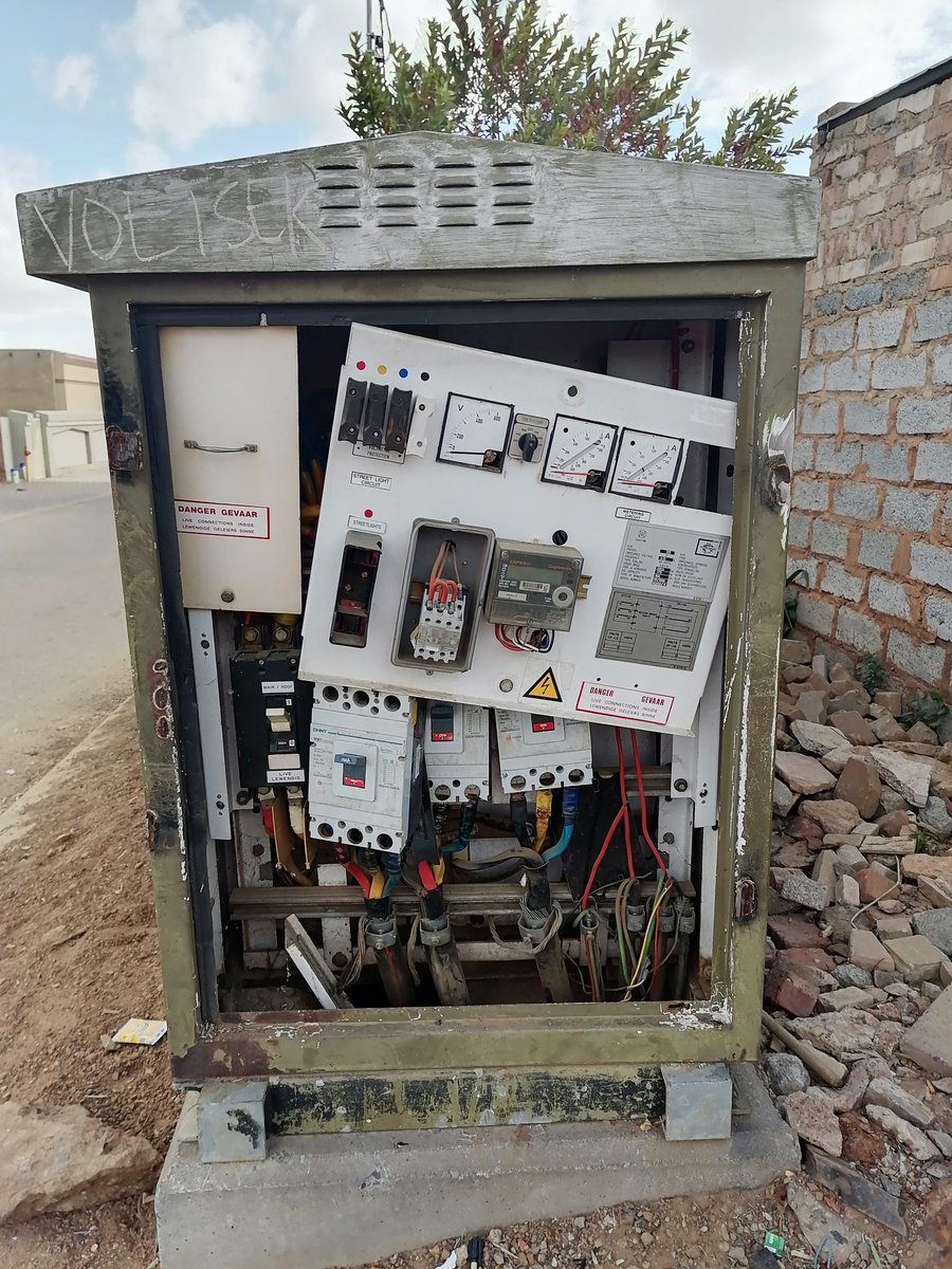 RealPortiaM's tweet photo. @CityTshwane Ghost Municipality we have an open danger box at Orlando pirates street Nellmapius Ext 03 https://t.co/8pKFwtB0ov
