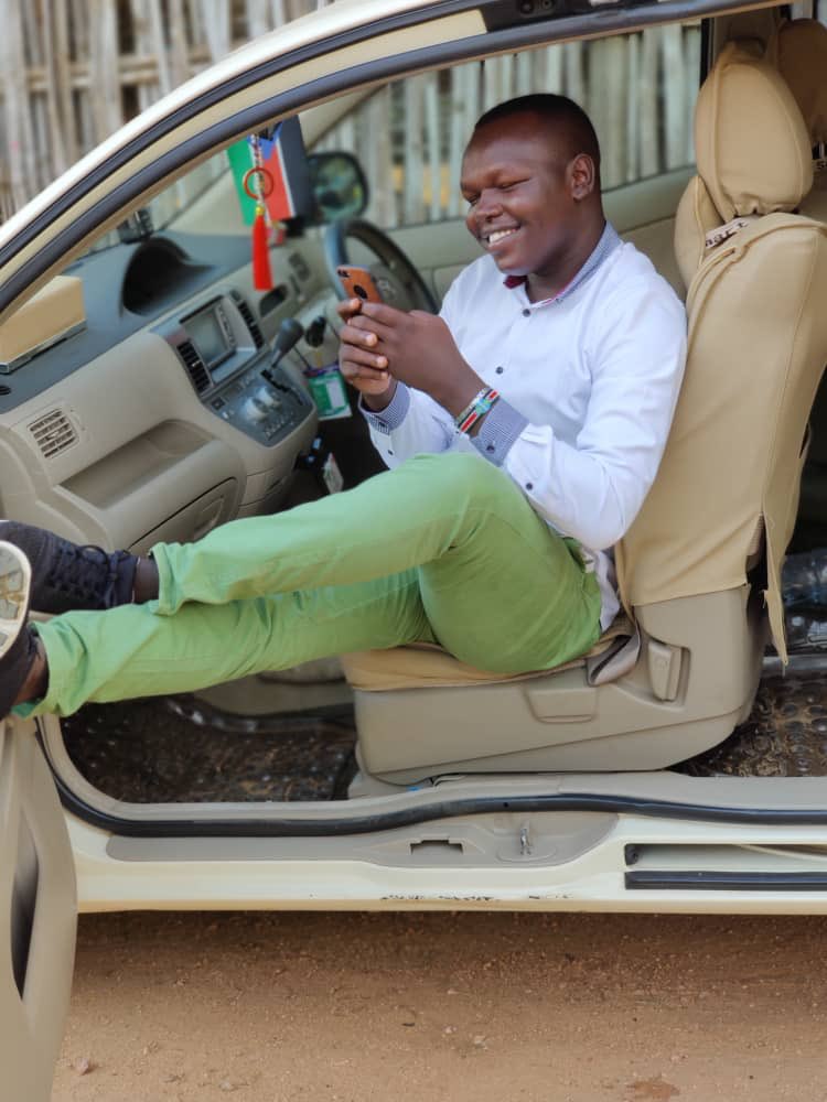 GivenPraize's tweet photo. Today meet Mr. Tabule Isaac Victor the Founder and CEO of Youth Helath Agency an indeginous organization that mainly focus on Youths health in relation to drug addicts.. https://t.co/BuW3AwZAUJ https://t.co/utr0JEHGLK