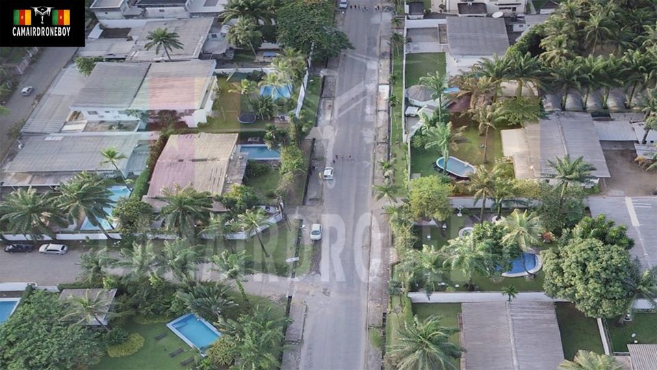 gampsonfranck's tweet photo. Tourisme architectural colonial
Les Hydrocarbures de Douala : chics, cools et prestigieux
Welcome to #Cameroon
#Cameroun
#237DaysTrip
#J172
#suivezleguide @ckomentmagazine @AdaMbita @ChouchouMpacko
#237RaisonsDeVoyager #trip #photographer #photograph #travelphotography #photo https://t.co/Bt4BpUBQdl