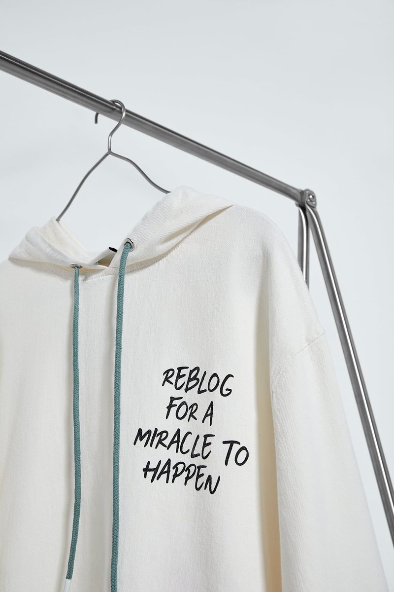 voids0ber's tweet photo. ของแบรนด์ZARA ชั้นอยากได้ แต่มันหมดไปแล้วอ่ะ 😭 https://t.co/SppSjRM6ll