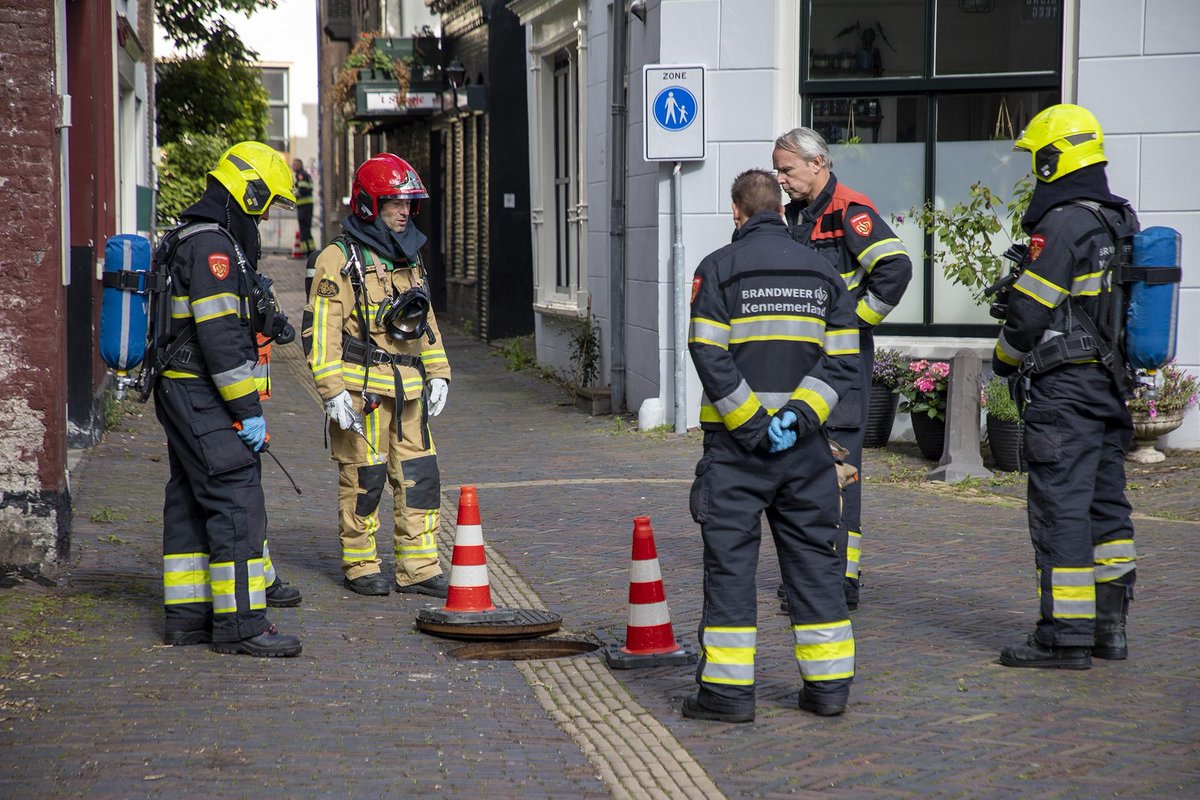 Agenten onwel in centrum Haarlem, politie en brandweer doen onderzoek..