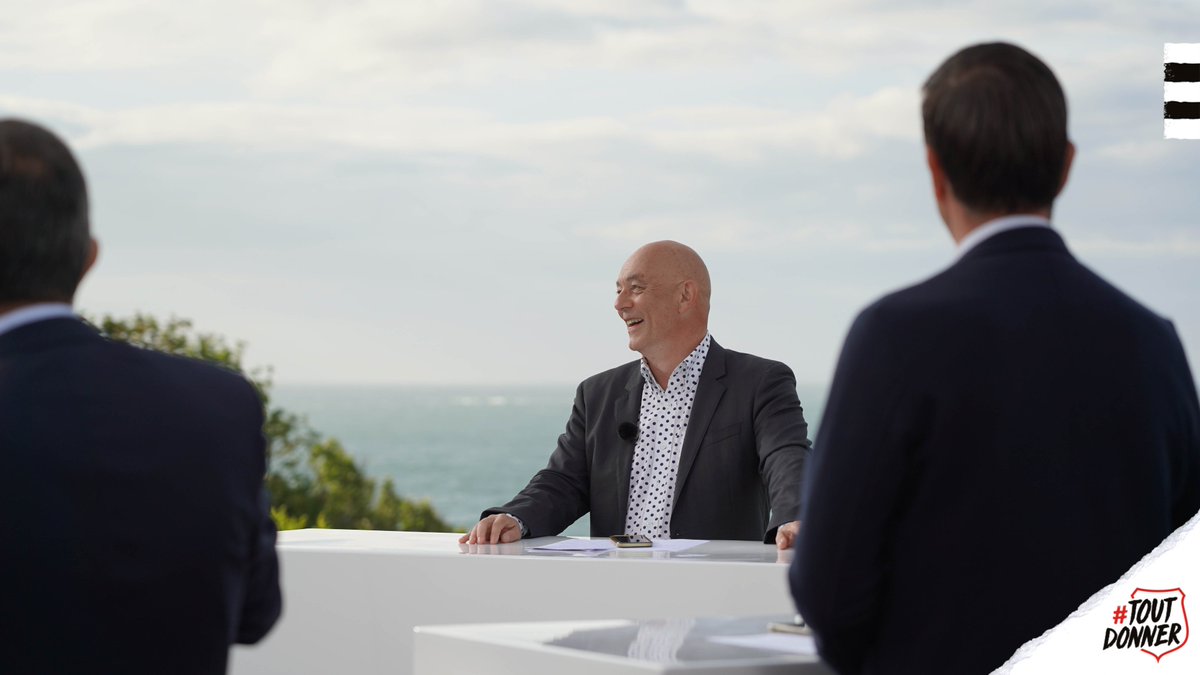 staderennais's tweet photo. [CLUB]

🎥 Jeudi soir, le Novotel Thalassa de Dinard accueillait le « Kick-off Partenaires 2020/2021 » organisé par le SRFC, avec la participation de @TVR35.

🔜 Une émission à retrouver la semaine prochaine sur https://t.co/0vPohcOXZO
---
#AllezRennes
#ToutDonner 💪🔴⚫ https://t.co/5squoAdZsK