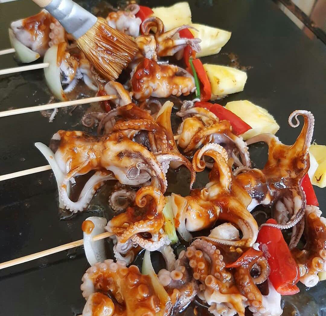 halomikan_id's tweet photo. Salah satu penyajian sate gurita yang menggiurkan 🤤 https://t.co/cOsX43jUVX