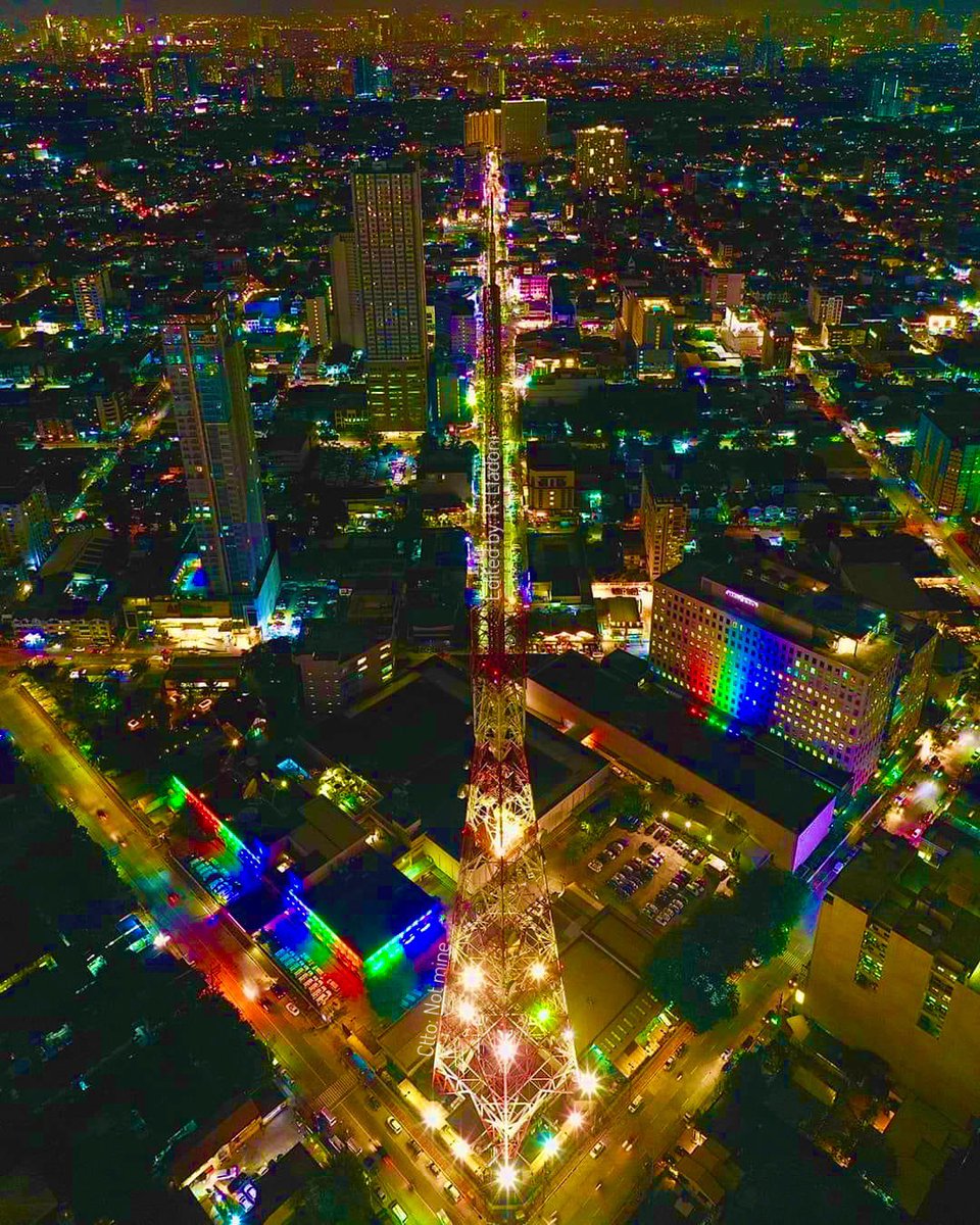 LladoniRl's tweet photo. β€οΈππ #VoteYesToABSCBN
#photography #lights #abscbn #quezoncity #cityphotography #city #manila #philippines #building #buildingphotography #portrait #dronestagram #droneshots #notoabscbnshutdown #tower #travelphotography #love #droneoftheday #kapamilya https://t.co/hjwEWIQHF9