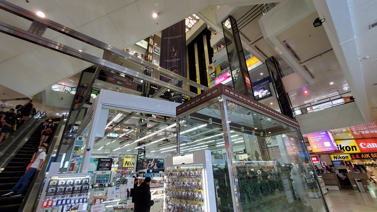 SOTOKALA_'s tweet photo. 【シンガポールの秋葉原 Sim Lim Square】ガジェット系に興味のある人にはここがおすすめ*ブログ毎日投稿74日目
https://t.co/g8suQj3pjI
#シンガポール #シンガポール情報 #シンガポール旅行 #シムリムスクエア #simlimsquare #singapore #gadget #ガジェット #ブログ #ブロガー #海外生活 https://t.co/JVRsM3gzYi