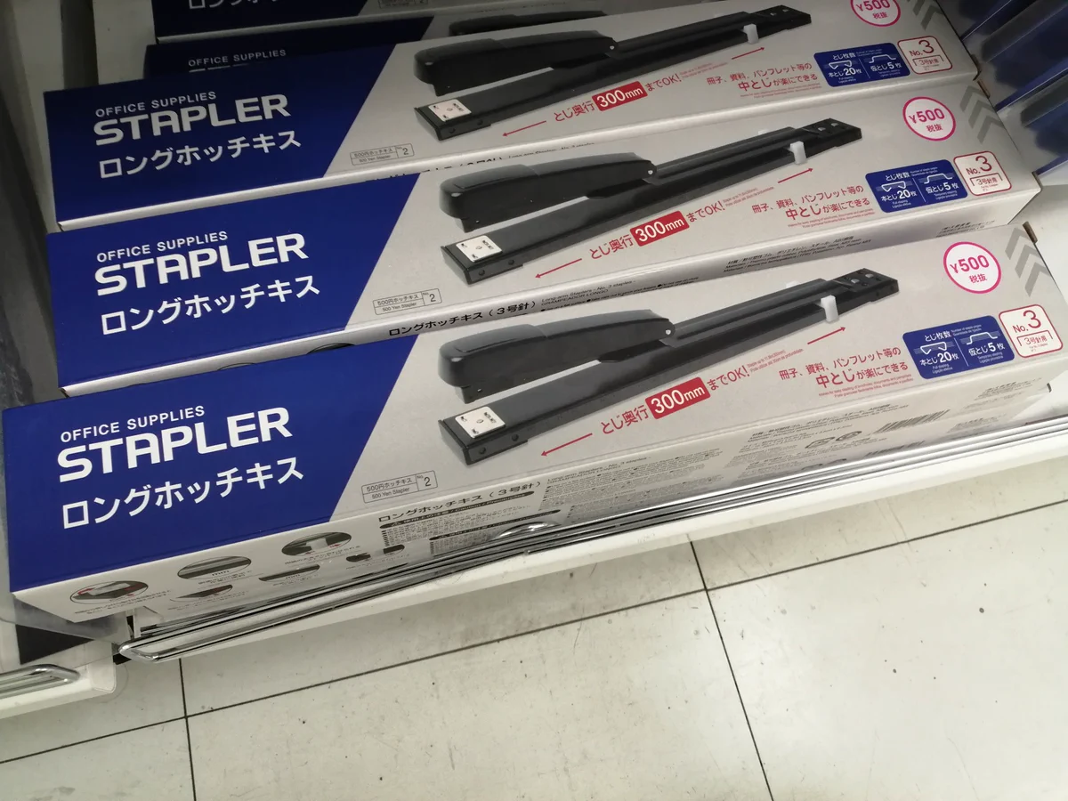 ダイソーから中綴じできるホッチキスが500円で発売される！