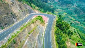 GovUganda's tweet photo. @KagutaMuseveni :The total tarmac road network is 4,966 andwhen the roads under construction are finished, the total will be 7,000kms @UNRA_UG @UNRA_ED #WorldPopulationDay2020 https://t.co/T0a0teII1U