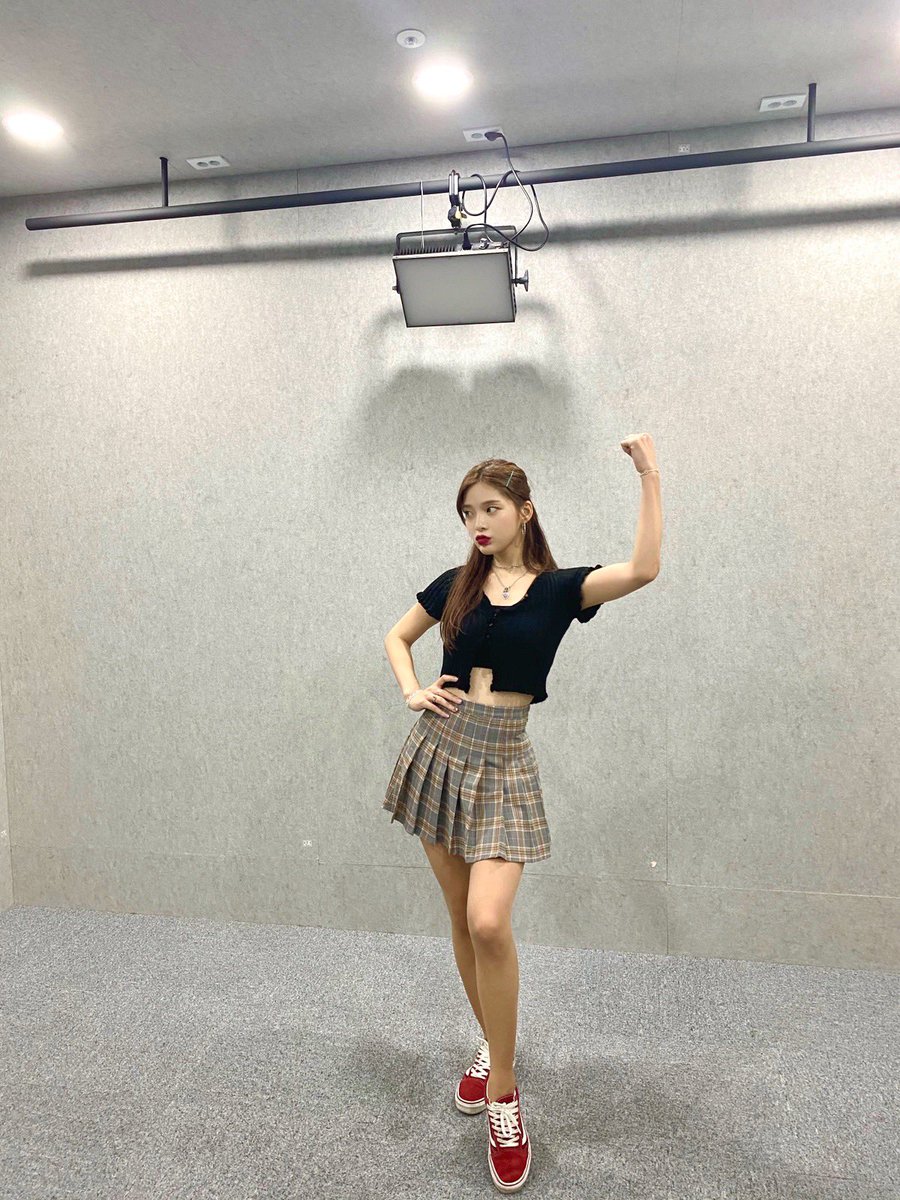 jogabin_1011's tweet photo. 다이어트 댄스 업로드했어용
오늘은 블핑노래 최신곡으로💜
https://t.co/0WbxL7BnYc
헤헤 고고!
그리고 사진 트위터엔 다 올릴래
네 장중에 무슨 사진이 젤 맘에 들어요?🙄 https://t.co/awvbQlqzhq
