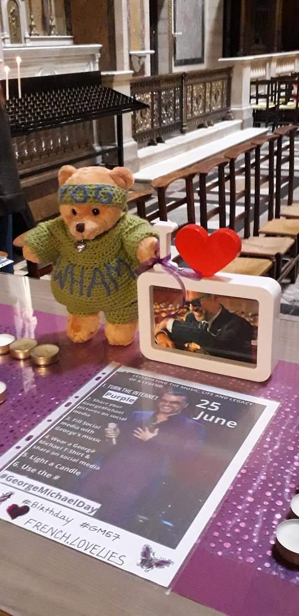 closte2's tweet photo. Hommages dรฉposรฉs le 25 juin 2020 ร #EgliseDeLaMadeleine Paris #Birshday #GM57 #GeorgeMichael ๐ ๐ https://t.co/vTrcuBAcFt