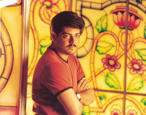 இசை பற்றிய படத்தில் பாடல்களை பற்றி சொல்லவா வேண்டும்.தேவா வைரமுத்து கூட்டணிநூற்றாண்டை வரவேற்கும் விதமாய் அமைந்த பாடல்ஆண்டே நூற்றாண்டே...புல்லாங்குழல் இசை கலைஞர் நவீன் பாடியது."நூற்றாண்டே நூற்றாண்டே நோய்கள் எல்லாம் களைவாயா" #Valimai