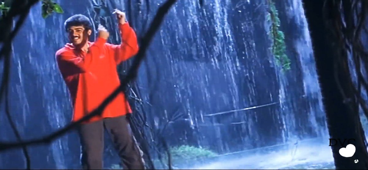 இசையை பற்றிய பாட்டான கீச்சு கிளியே ஹரிஹரன் குரலிலும் ஹரிணி குரலிலும் தனி தனியே உண்டு."இன்னிசை நின்று போனால் என் இதயம் நின்று போகும்"."மௌனம் மௌனம் என் நெஞ்சை அடைக்கும் கீதம் கேட்டால் மீண்டும் துடிக்கும்" #Valimai