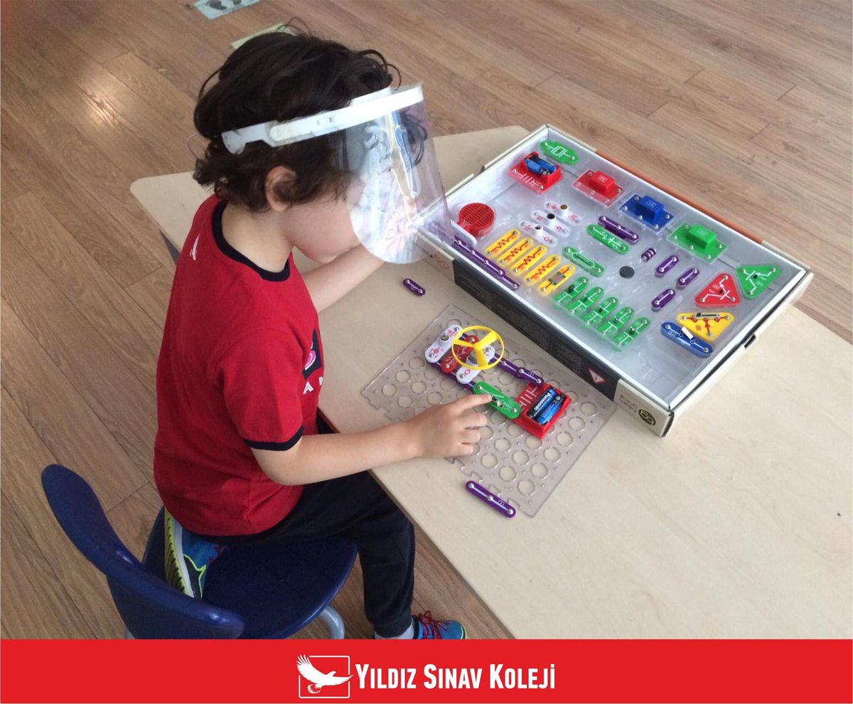 yildizsinav's tweet photo. Anaokulu öğrencilerimiz #yazokulu #kodlama dersinde; elektronik devre elemanlarından oluşan set sayesinde onlarca farklı devre kurup enerjinin harekete, farklı seslere ve ışığa dönüştüğü eğlenceli tasarımlar gerçekleştirebilmektedir. #yildizsinavkoleji #yıldızsınavanaokulu https://t.co/SXnWXqq7CE